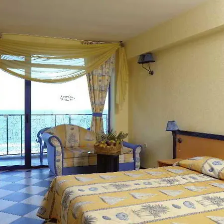 Hotel Chaika 3*